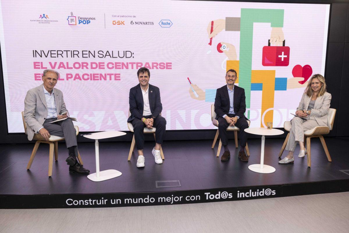 The speakers Iñaki Gutiérrez, Manuel García-Goñi and Carina Escobar with the Director of Servimedia | Photo by Jorge Villa