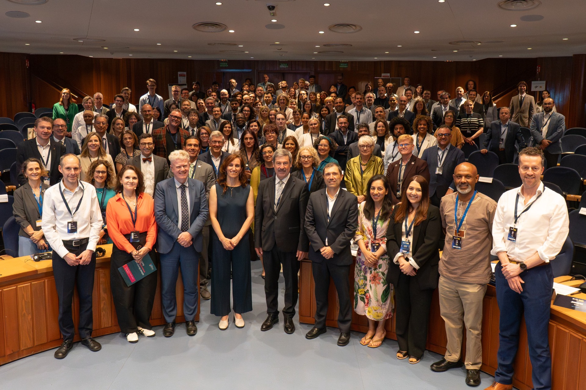 Group Photo with the Spanish Minister of Healthcare
